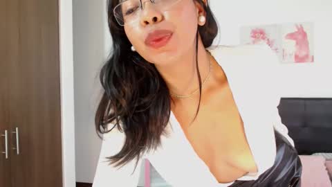 Traci online show from December 16, 1:49 pm