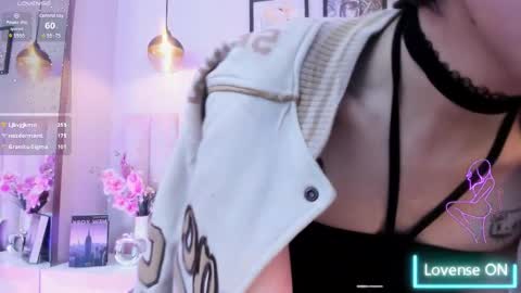 Snapshot of tracy_lee_ chatting on February 15, 12:51 am Tracy online show from February 15, 12:51 am