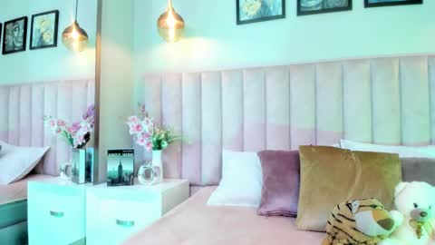 Snapshot of tracy_lee_ chatting on February 18, 8:38 pm Tracy online show from February 18, 8:38 pm