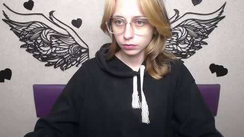 Snapshot of tracyleebb chatting on November 16, 12:00 pm TracyLeeBB online show from November 16, 12:00 pm