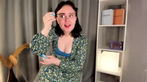 Call me Tracy online show from December 16, 1:27 pm