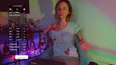 Snapshot of trafka_murafka chatting on January 11, 3:55 am Hey my name is Kiri Kiri online show from January 11, 3:55 am