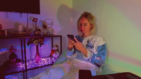 Snapshot of trafka_murafka chatting on February 9, 12:28 am Hey my name is Kiri Kiri online show from February 9, 12:28 am