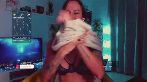 Hey my name is Kiri Kiri online show from July 22, 8:22 pm