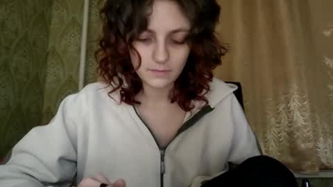 Snapshot of tranhodson chatting on March 25, 9:43 pm Alice online show from March 25, 9:43 pm