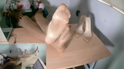 Snapshot of trans_selena chatting on September 30, 3:28 pm Sexy Selena 1203 online show from September 30, 3:28 pm