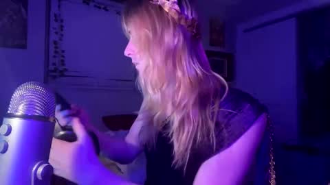 transgoblingal online show from January 3, 4:44 am