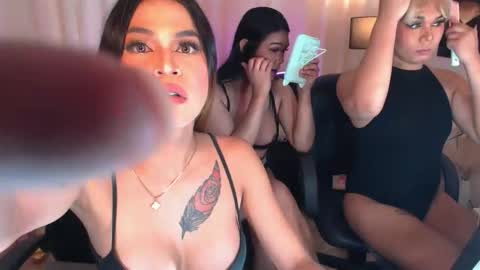 Snapshot of transgoddessselena chatting on November 3, 2:46 am Selena the real cummer online show from November 3, 2:46 am