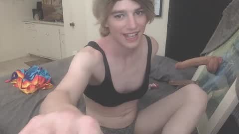 transhottie02 online show from August 4, 12:36 am