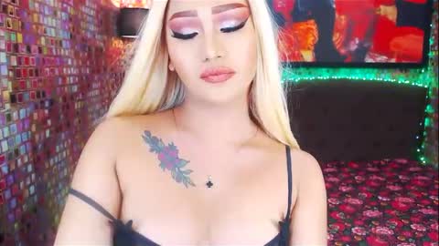 Snapshot of transplayfullolivia chatting on February 5, 8:32 am KYLIE BELLA TS online show from February 5, 8:32 am