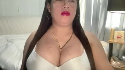 travelergirl online show from October 15, 1:50 am