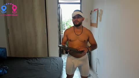 travis bakerr online show from September 18, 8:44 pm