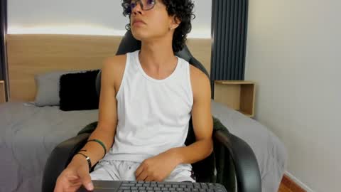 Snapshot of travis_black_ chatting on July 3, 7:53 pm travis_black_ online show from July 3, 7:53 pm