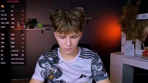 Travis online show from October 8, 7:11 pm