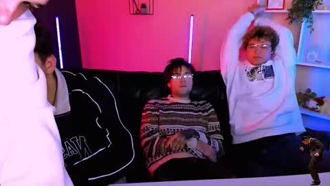 Travis online show from February 3, 10:09 am