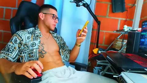 TRAVIS. online show from January 17, 10:24 pm