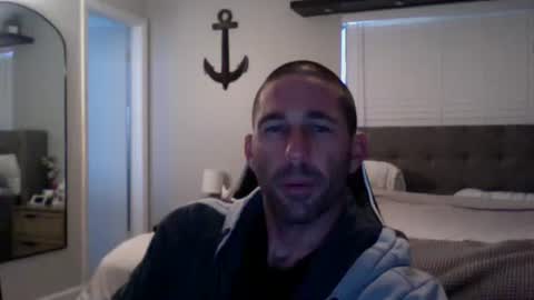 Snapshot of traviskenn chatting on December 2, 12:40 pm TravisKenn online show from December 2, 12:40 pm