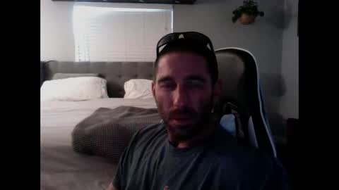 Snapshot of traviskenn chatting on December 8, 9:19 pm TravisKenn online show from December 8, 9:19 pm