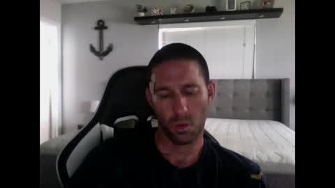 Snapshot of traviskenn chatting on December 28, 6:40 pm TravisKenn online show from December 28, 6:40 pm