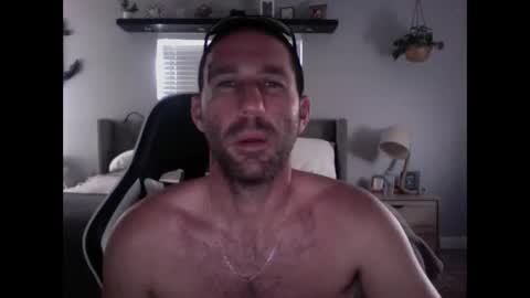 Snapshot of traviskenn chatting on December 31, 7:29 pm TravisKenn online show from December 31, 7:29 pm