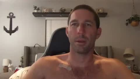 Snapshot of traviskenn chatting on January 3, 11:33 pm TravisKenn online show from January 3, 11:33 pm