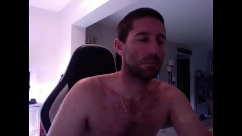 Snapshot of traviskenn chatting on February 25, 1:28 pm TravisKenn online show from February 25, 1:28 pm