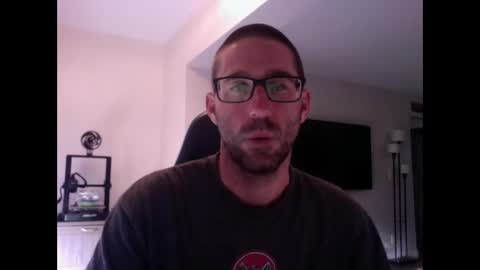 Snapshot of traviskenn chatting on March 6, 1:03 pm TravisKenn online show from March 6, 1:03 pm