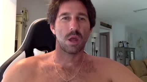 Snapshot of traviskenn chatting on September 15, 6:52 pm TravisKenn online show from September 15, 6:52 pm