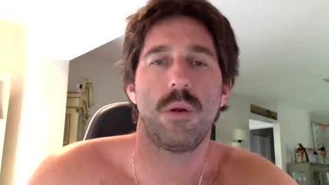 Snapshot of traviskenn chatting on September 29, 6:46 pm TravisKenn online show from September 29, 6:46 pm