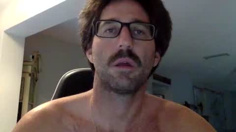 Snapshot of traviskenn chatting on September 30, 11:37 am TravisKenn online show from September 30, 11:37 am