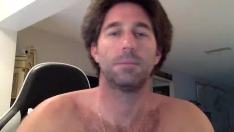 Snapshot of traviskenn chatting on October 23, 11:42 am TravisKenn online show from October 23, 11:42 am