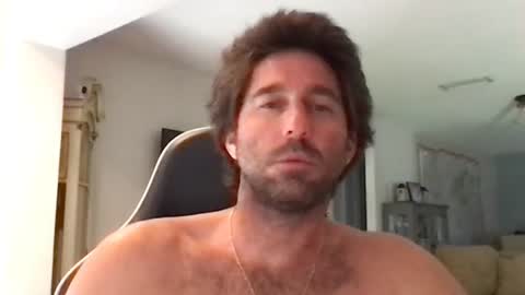 Snapshot of traviskenn chatting on October 27, 4:11 pm TravisKenn online show from October 27, 4:11 pm