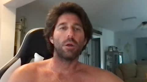 Snapshot of traviskenn chatting on October 28, 6:54 pm TravisKenn online show from October 28, 6:54 pm