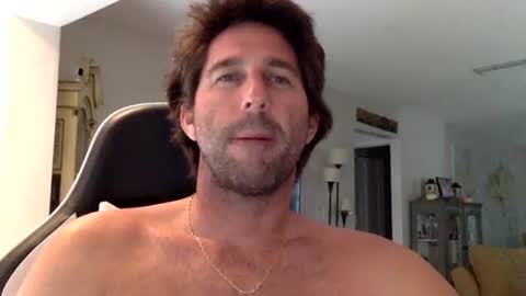 Snapshot of traviskenn chatting on November 4, 7:46 pm TravisKenn online show from November 4, 7:46 pm