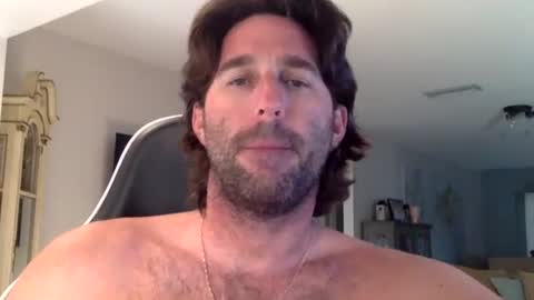 Snapshot of traviskenn chatting on February 20, 12:38 pm TravisKenn online show from February 20, 12:38 pm