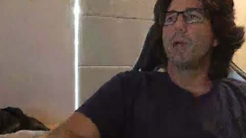 Snapshot of traviskenn chatting on March 31, 11:32 am TravisKenn online show from March 31, 11:32 am