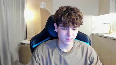 travisrivas online show from October 3, 2:08 am