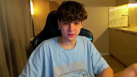 travisrivas online show from October 15, 3:56 pm