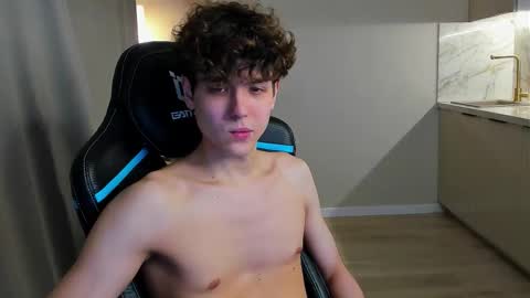 travisrivas online show from October 16, 3:46 pm