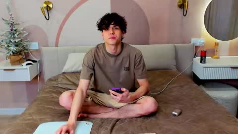 travisrivas online show from February 9, 11:36 am