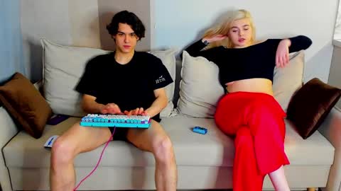 Snapshot of travisrivas chatting on April 5, 10:40 pm travisrivas online show from April 5, 10:40 pm