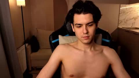 travisrivas online show from June 22, 2:13 am