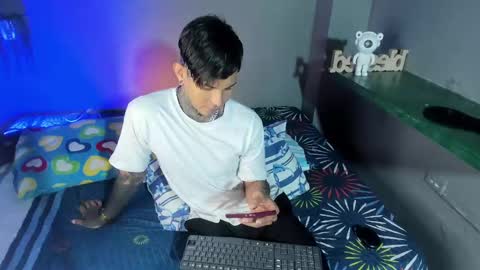 TRAV - INDEPENDENT MODEL online show from September 8, 11:26 pm