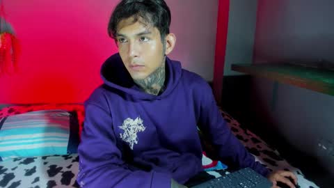 TRAV - INDEPENDENT MODEL online show from October 6, 2:20 am