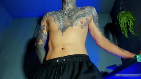 TRAV - INDEPENDENT MODEL online show from October 20, 1:06 am