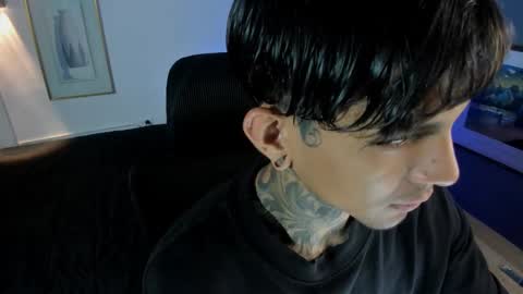 TRAV - INDEPENDENT MODEL online show from November 29, 3:20 am