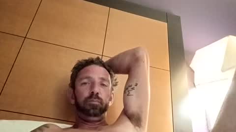 Snapshot of treedude303720 chatting on September 19, 1:40 am treedude303720 online show from September 19, 1:40 am