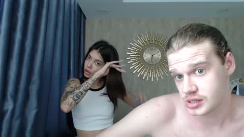 Sarah And Jon online show from December 21, 6:09 am