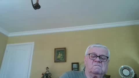 Snapshot of trekbeestje1 chatting on March 18, 9:45 am trekbeestje online show from March 18, 9:45 am