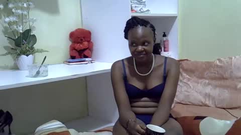 Snapshot of trendybooty chatting on October 4, 5:11 pm tendybooty online show from October 4, 5:11 pm